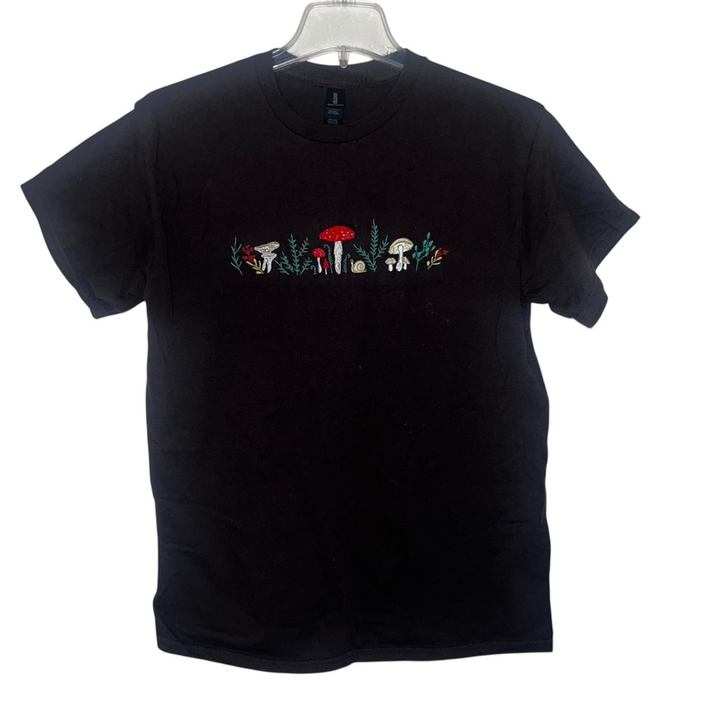 Gildan Heavy Cotton Brown Embroidered Mushroom Nature T-shirt Size Medium